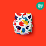 “Poo and pebbles diseno” el pañal ecológico, divertido y colorido para bebé con fondo rojo