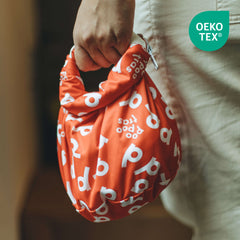 Bolsa de carro Poo estilosa e impermeable para almacenaje de pañales sucios - llevada por una persona