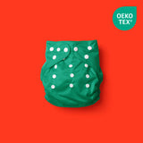 Tu greener Poo - pañal ecológico de color verde con motivos blancos y fondo rojo