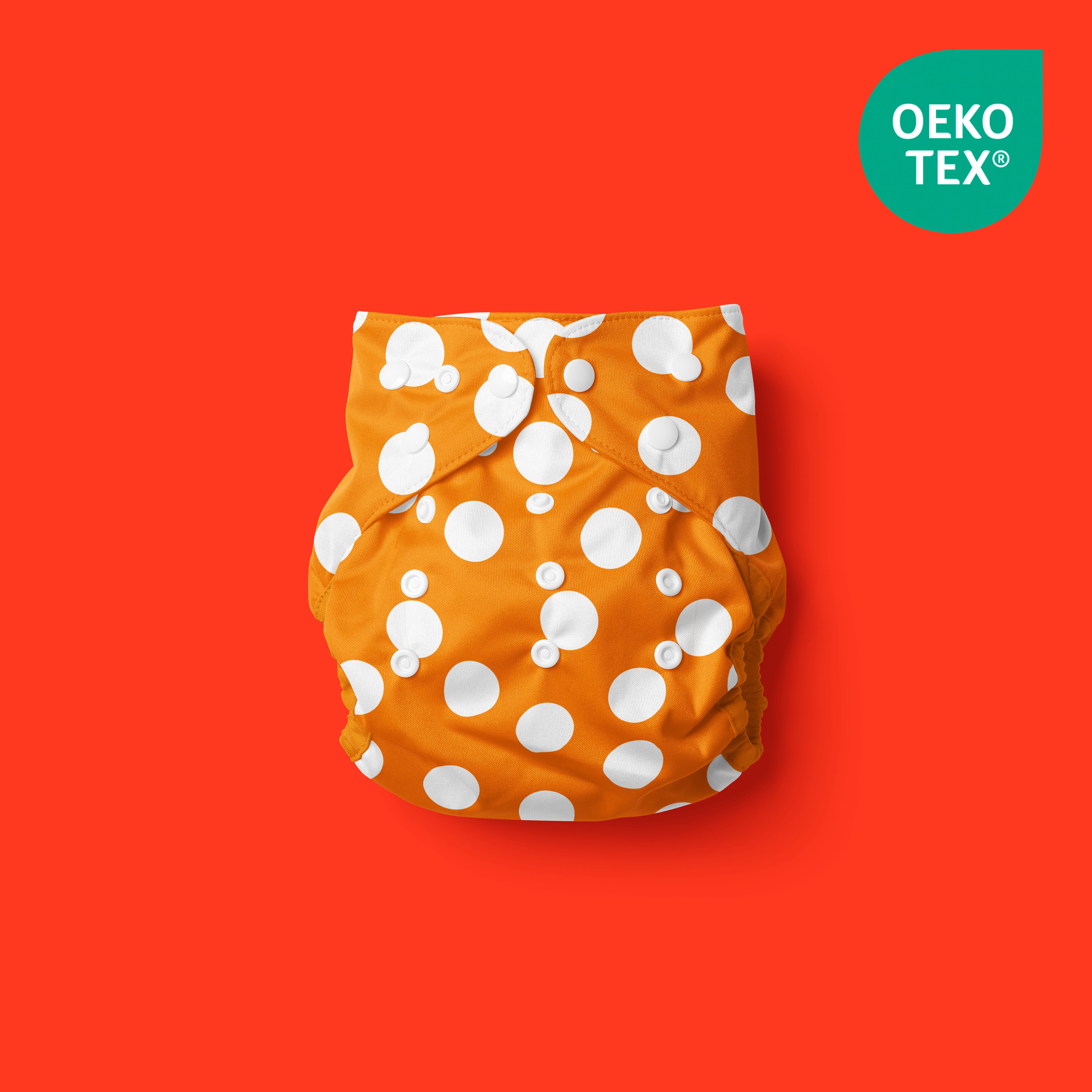 Pañal reutilizable Ole ese poo con colores muy atractivos y divertidos - en fondo rojo